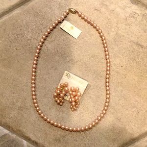 Women’s NWT Man Made Pink Pearl Necklace & Matching Pierced Drop Earrings